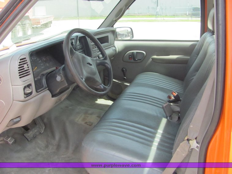 image for item 4278 1998 Chevrolet C2500 pickup