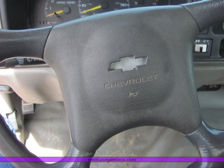 image for item 4279 1998 Chevrolet C2500 pickup