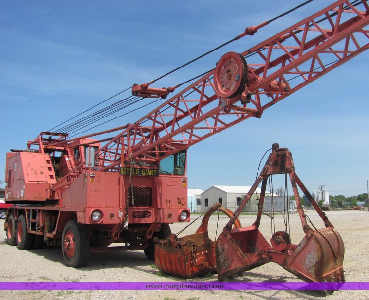 image for item 4280 1986 Little Giant LS4864 truck mounted crane