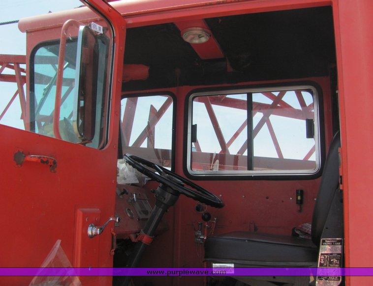 image for item 4280 1986 Little Giant LS4864 truck mounted crane