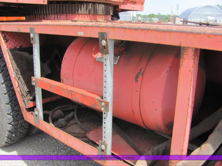 image for item 4280 1986 Little Giant LS4864 truck mounted crane