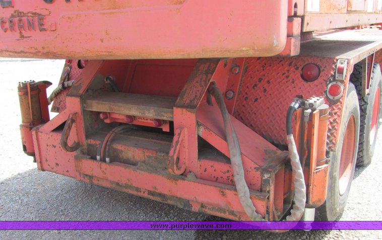 image for item 4280 1986 Little Giant LS4864 truck mounted crane