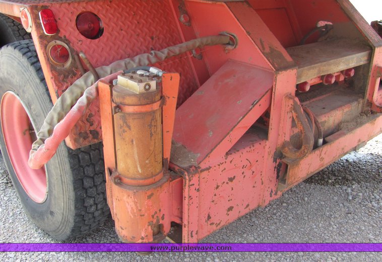 image for item 4280 1986 Little Giant LS4864 truck mounted crane