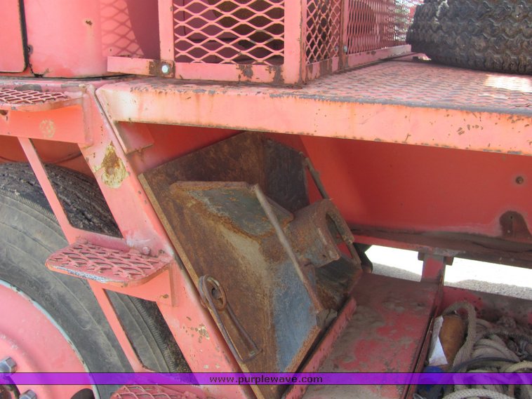 image for item 4280 1986 Little Giant LS4864 truck mounted crane