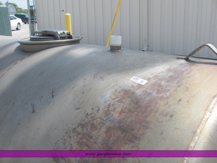 image for item 4283 1986 Palmer 1000 gallon stainless steel water tank