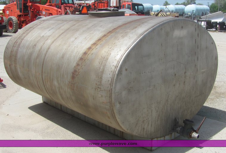 image for item 4284 1993 Hercules 1500 gallon stainless steel water tank
