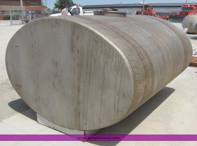 image for item 4284 1993 Hercules 1500 gallon stainless steel water tank