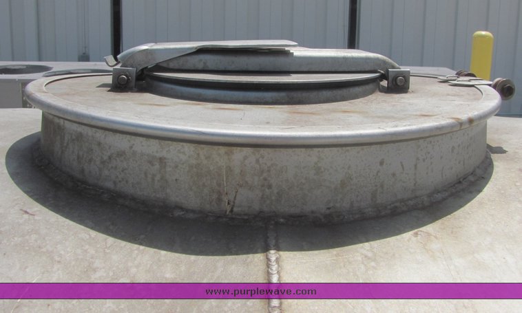 image for item 4284 1993 Hercules 1500 gallon stainless steel water tank