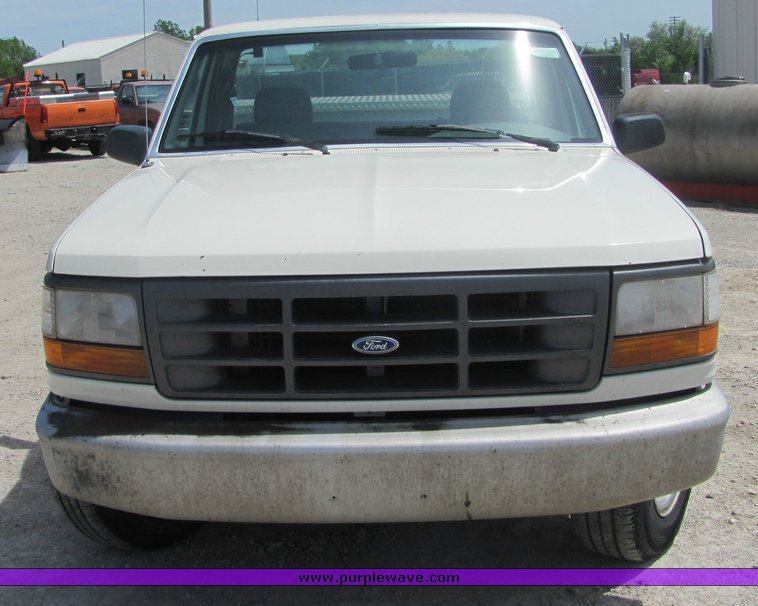 image for item 4287 1995 Ford F150 pickup