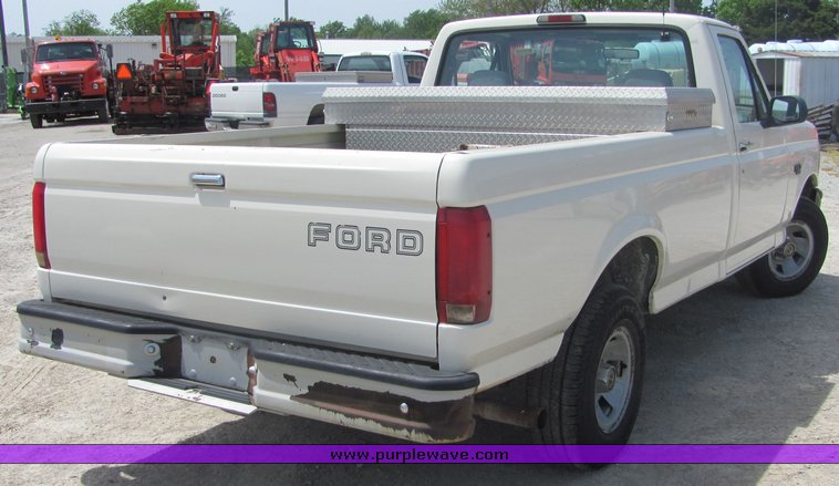 image for item 4287 1995 Ford F150 pickup