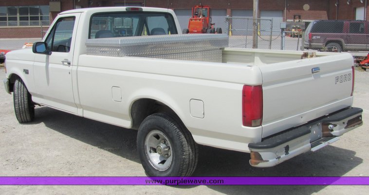 image for item 4287 1995 Ford F150 pickup