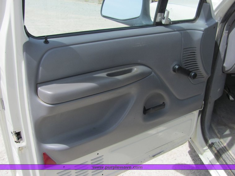 image for item 4287 1995 Ford F150 pickup