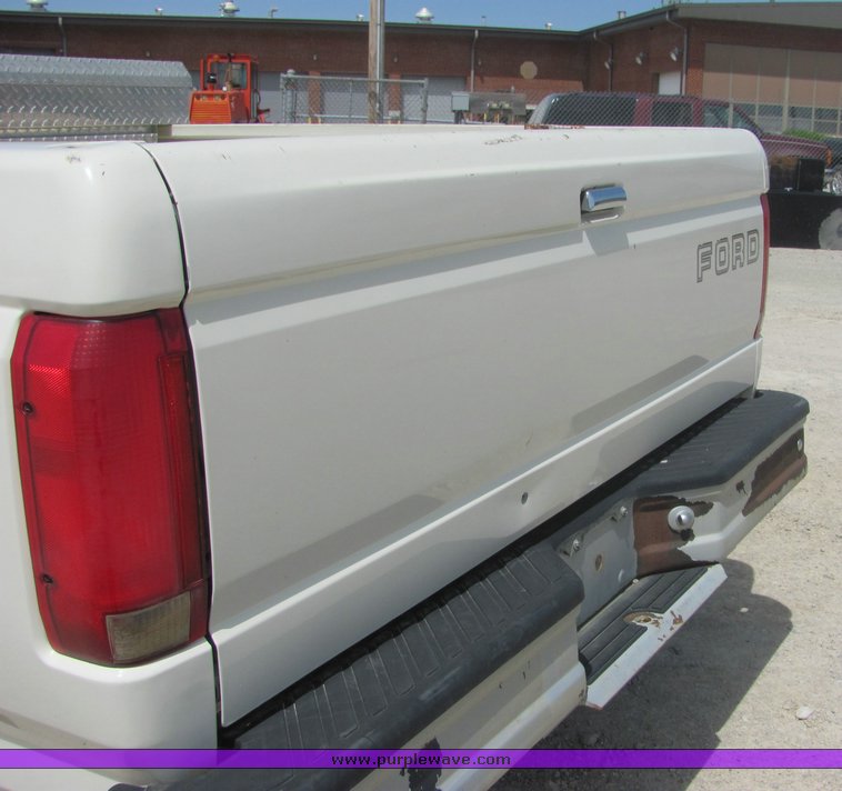 image for item 4287 1995 Ford F150 pickup