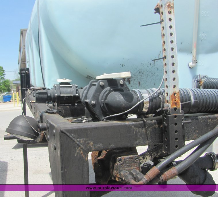 image for item 4288 1999 Monroe anti-ice 1600 gallon tank