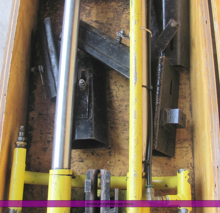 image for item 4294 1998 Ovis Ram OV-H air powered post driver