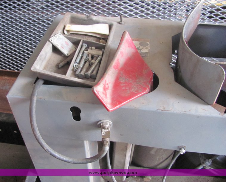 image for item 4297 1986 FMC 7600 center post tire machine