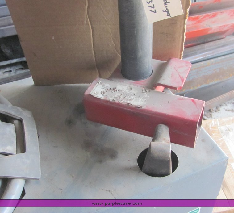 image for item 4297 1986 FMC 7600 center post tire machine