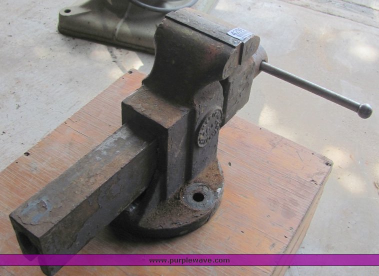 image for item 4298 American 5" vice