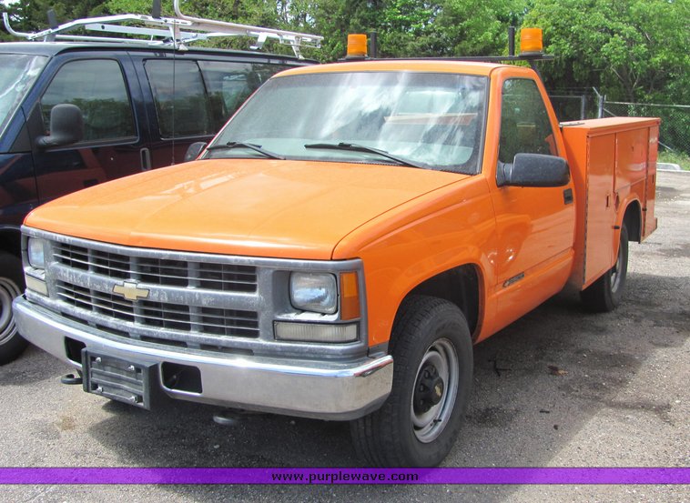 image for item 4331 1999 Chevrolet C2500 pickup
