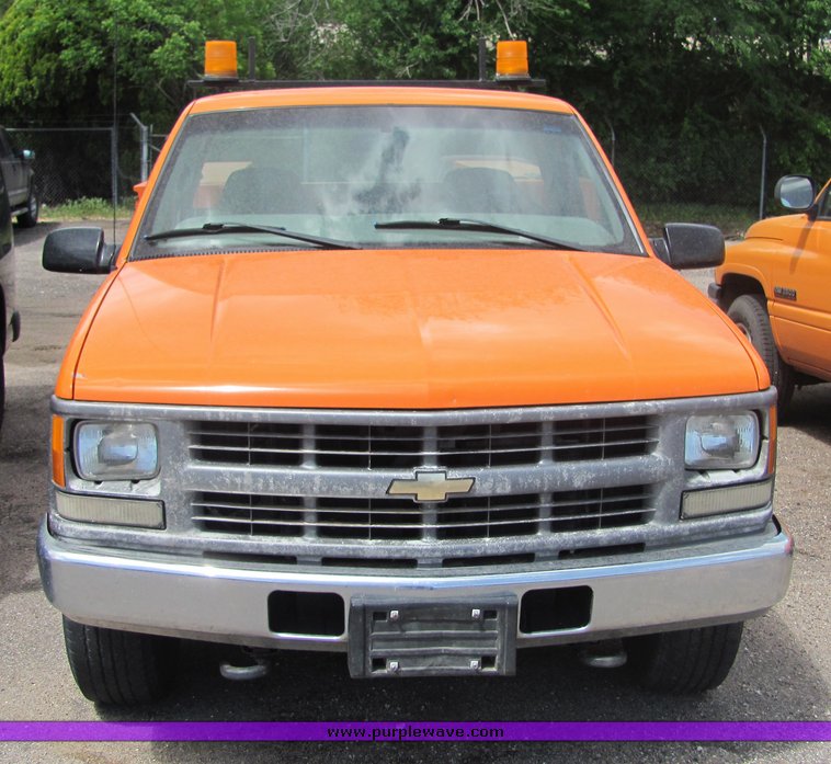 image for item 4331 1999 Chevrolet C2500 pickup