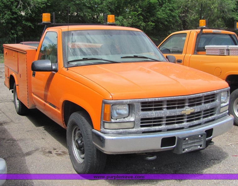 image for item 4331 1999 Chevrolet C2500 pickup