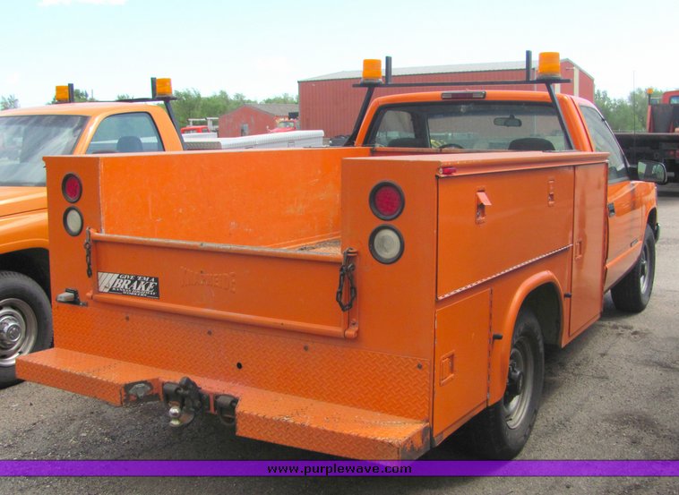 image for item 4331 1999 Chevrolet C2500 pickup