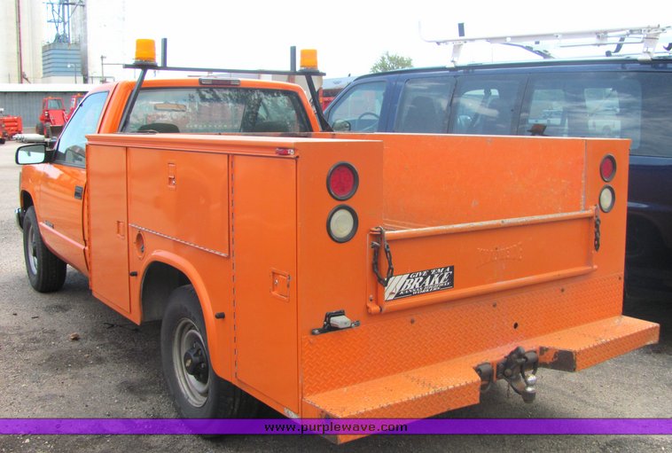 image for item 4331 1999 Chevrolet C2500 pickup