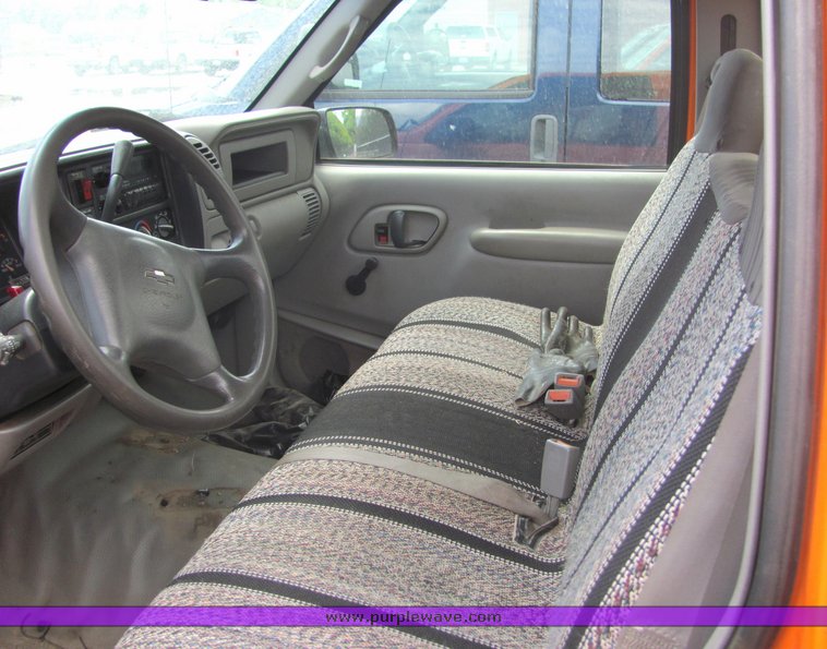 image for item 4331 1999 Chevrolet C2500 pickup