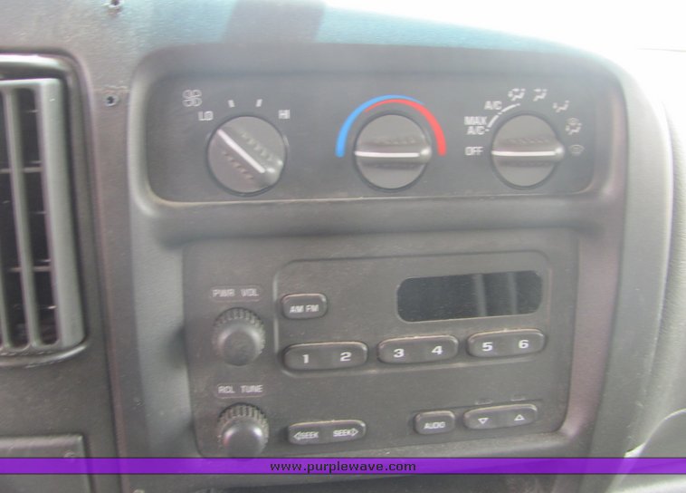 image for item 4332 2002 Chevrolet G1500 Express van