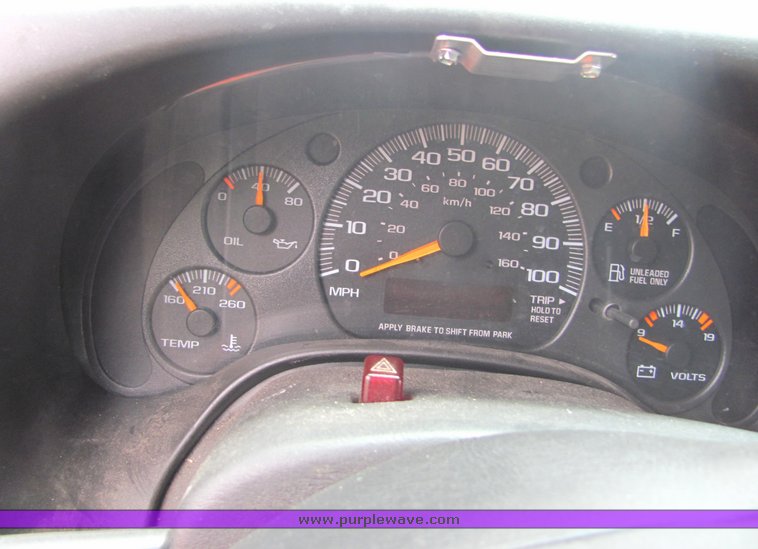 image for item 4332 2002 Chevrolet G1500 Express van