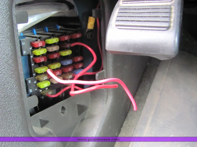 image for item 4332 2002 Chevrolet G1500 Express van