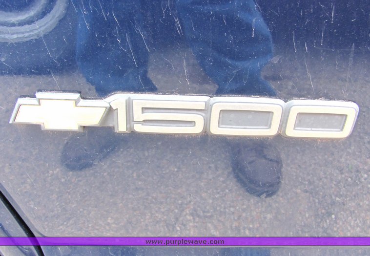 image for item 4332 2002 Chevrolet G1500 Express van