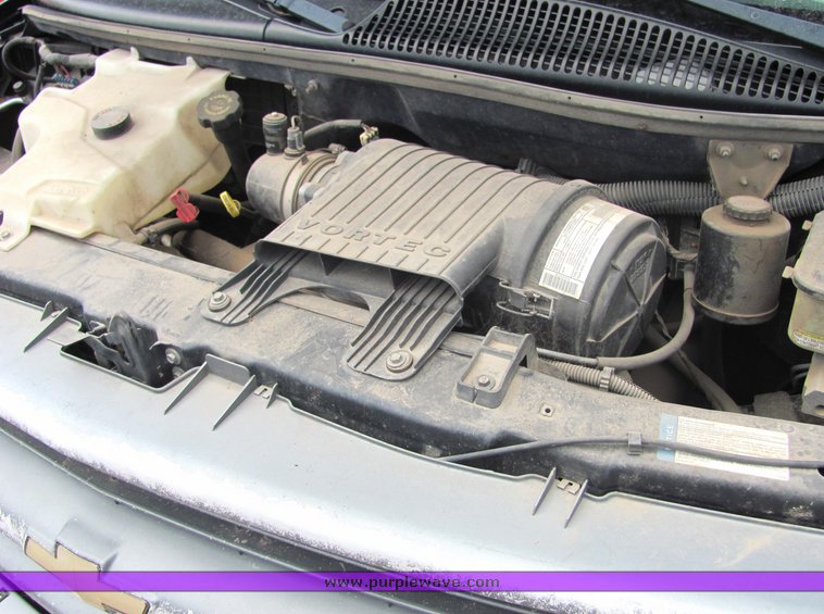 image for item 4332 2002 Chevrolet G1500 Express van