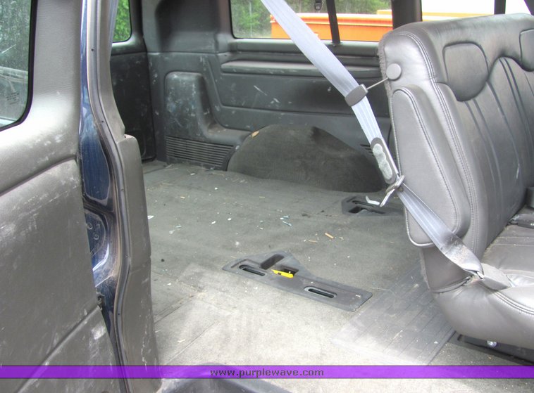 image for item 4332 2002 Chevrolet G1500 Express van