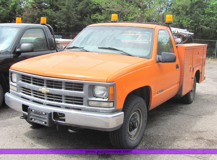 image for item 4333 1999 Chevrolet C2500 pickup