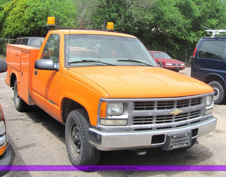 image for item 4333 1999 Chevrolet C2500 pickup