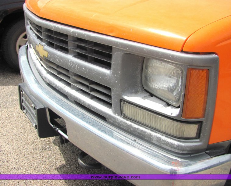 image for item 4333 1999 Chevrolet C2500 pickup