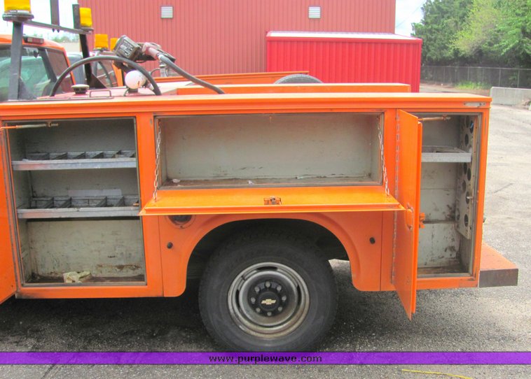 image for item 4333 1999 Chevrolet C2500 pickup