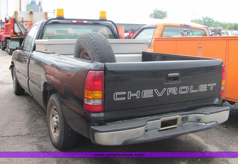 image for item 4334 2002 Chevrolet C1500 Silverado pickup