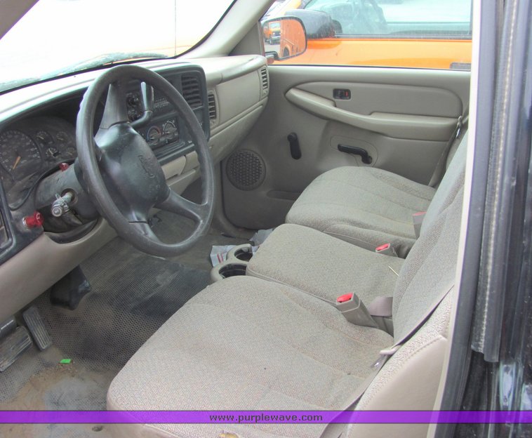 image for item 4334 2002 Chevrolet C1500 Silverado pickup