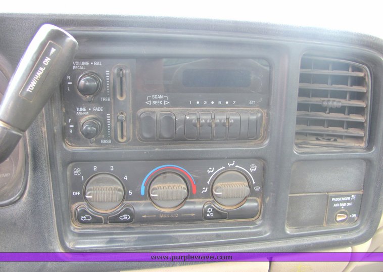 image for item 4334 2002 Chevrolet C1500 Silverado pickup