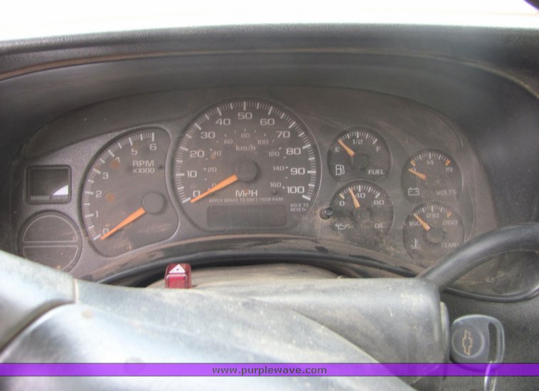 image for item 4334 2002 Chevrolet C1500 Silverado pickup