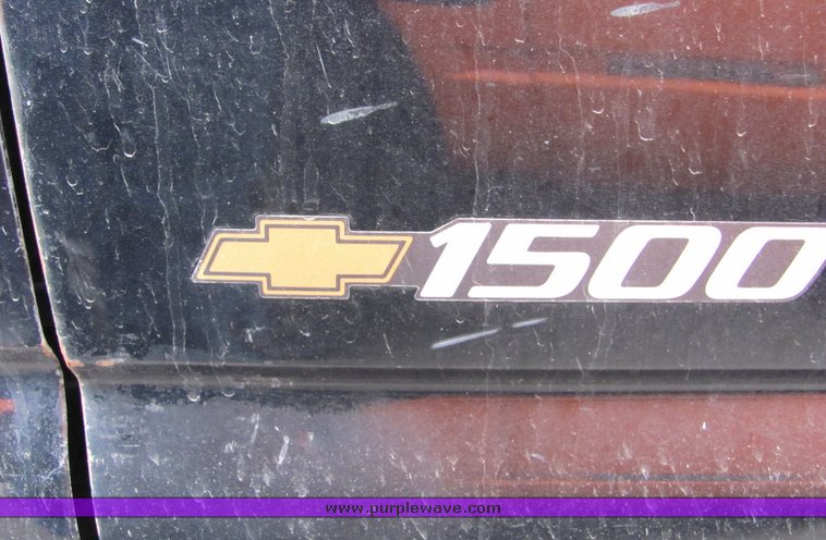 image for item 4334 2002 Chevrolet C1500 Silverado pickup