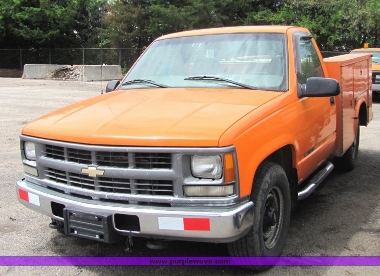image for item 4335 1999 Chevrolet C2500 pickup