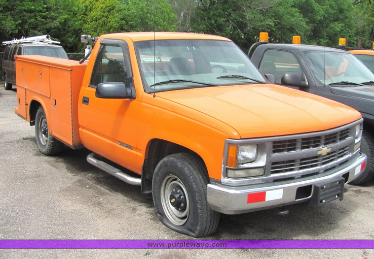 image for item 4335 1999 Chevrolet C2500 pickup
