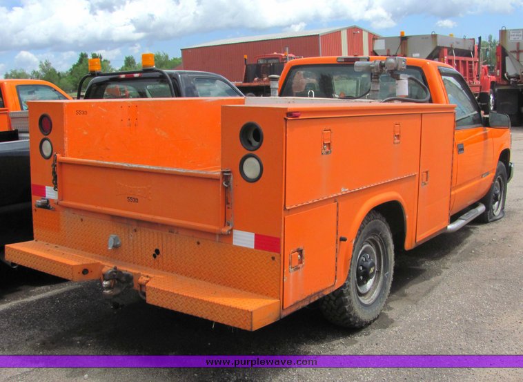 image for item 4335 1999 Chevrolet C2500 pickup