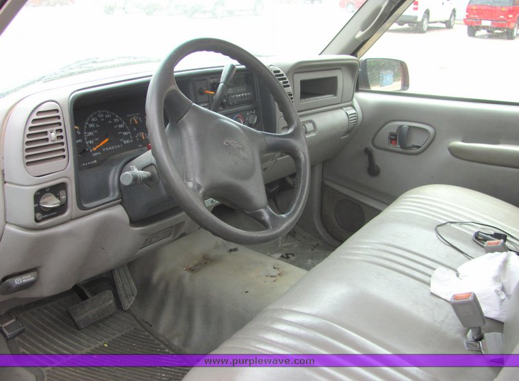 image for item 4335 1999 Chevrolet C2500 pickup