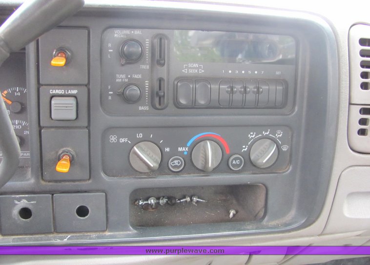 image for item 4335 1999 Chevrolet C2500 pickup