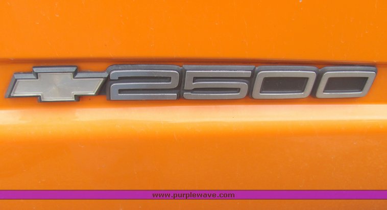 image for item 4335 1999 Chevrolet C2500 pickup