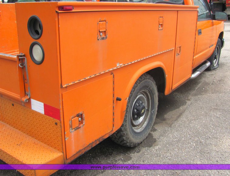 image for item 4335 1999 Chevrolet C2500 pickup